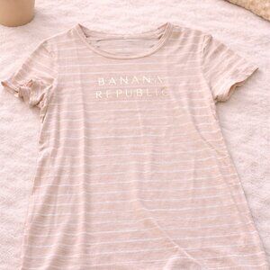 Banana Republic Women’s Logo Tee